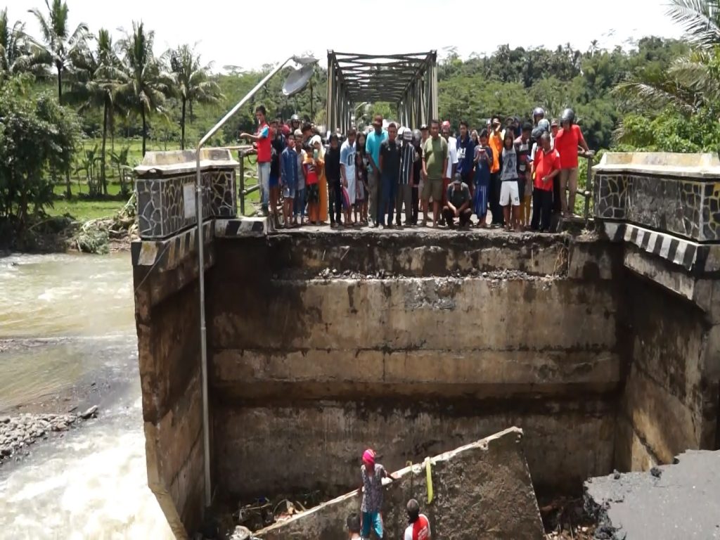 Pemkab Langsung Tangani Jembatan Ambrol