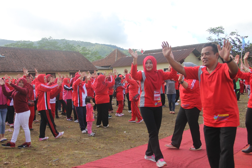 Bupati Tasdi Canangkan Germas Kecamatan Karangjambu