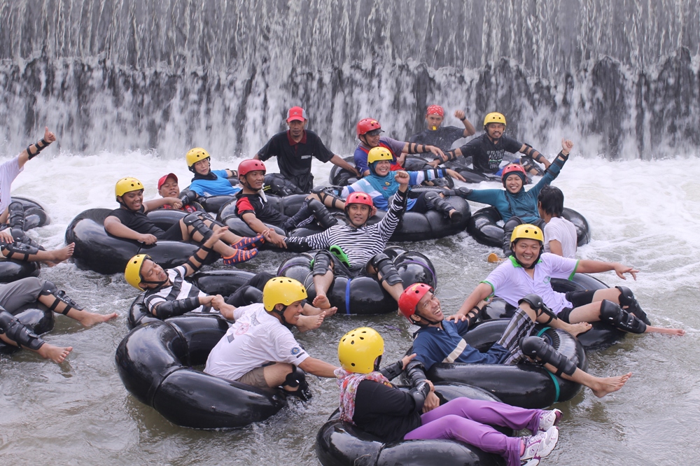 Tubing Limbasari, Asyiknya Menikmati Petualangan Susur Sungai Tuntung Gunung