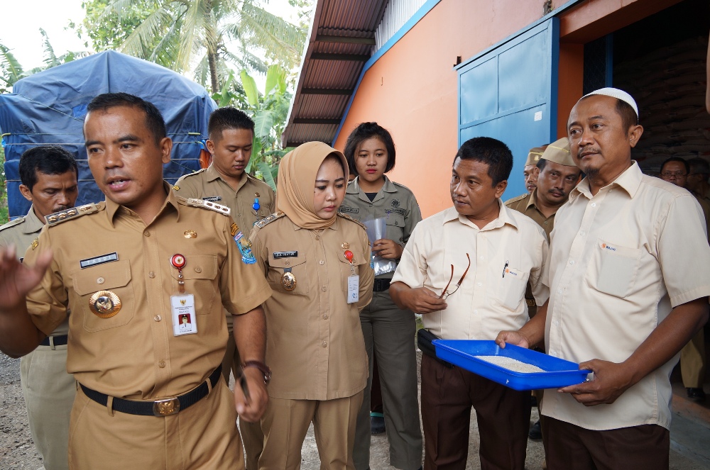 Buktikan Ada Beras Rastra Jelek, Bupati Tasdi Sidak Bulog