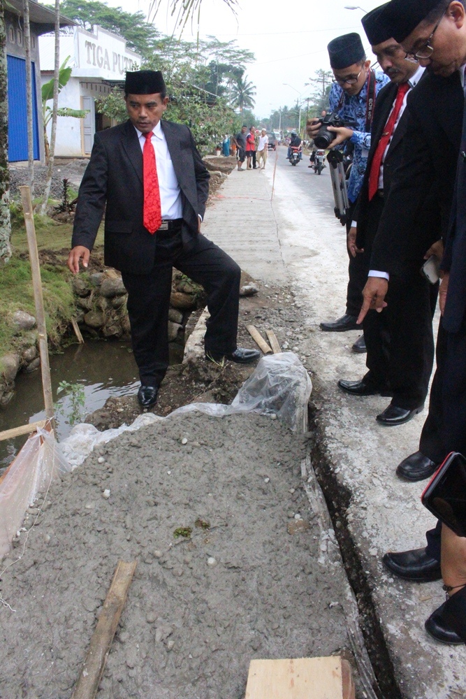 Lagi, Bupati Temukan Kerikil Polos pada Beton Ready Mix