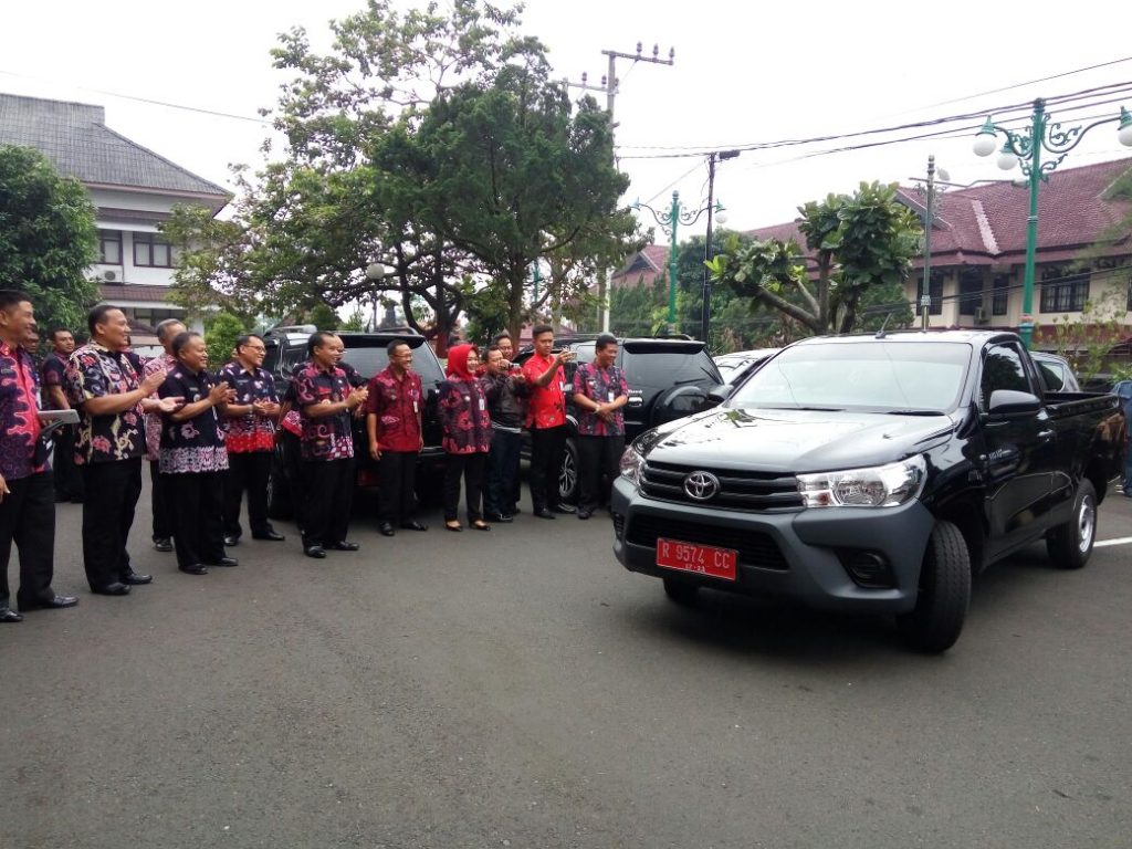 Para Camat Dapat Mobil Dinas Baru