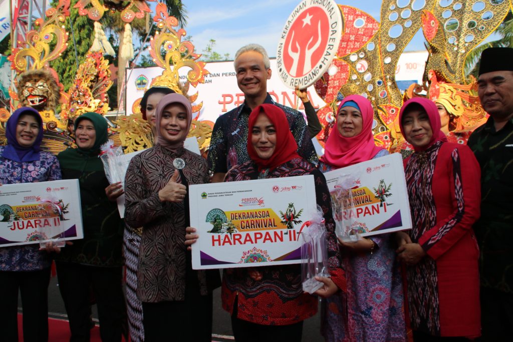 Purbalingga Juara Harapan 2 Lomba Dekranasda Carnival