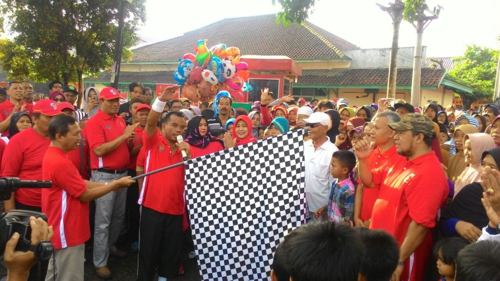 Bupati Tasdi Lepas Jalan Sehat HKN 2017