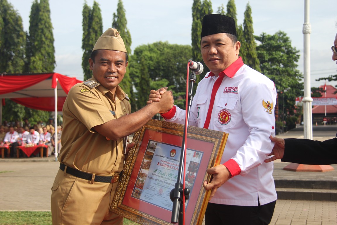 Bupati : Penghargaan LKNI Spirit Pengembangan Seni Budaya dan Pariwisata Purbalingga