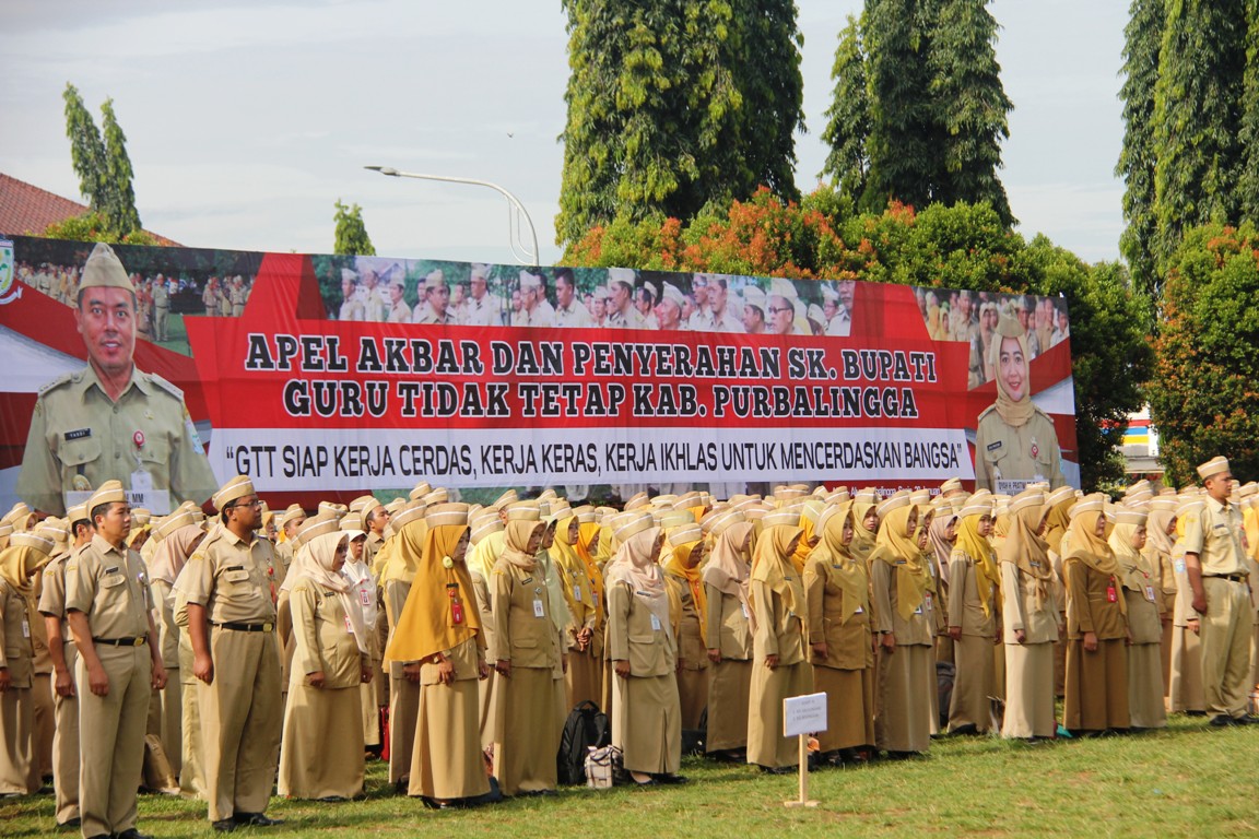 Terima SK , Bupati Ingatkan Tanggungjawab GTT Sebagai ASN