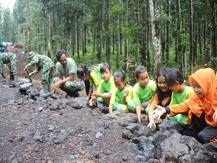 Warga Desa Karangjambu Sambut Antusias TMMD Reguler