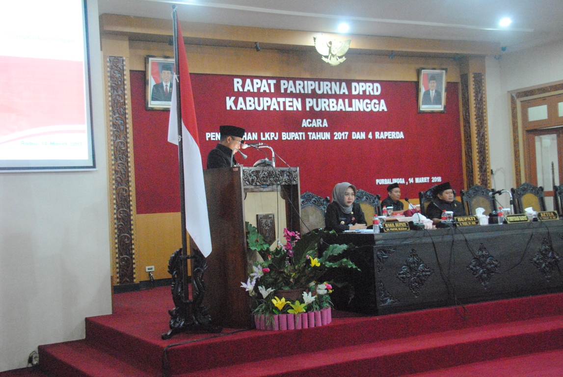 Rapat Paripurna Pandangan Umum Fraksi terkait Empat Raperda