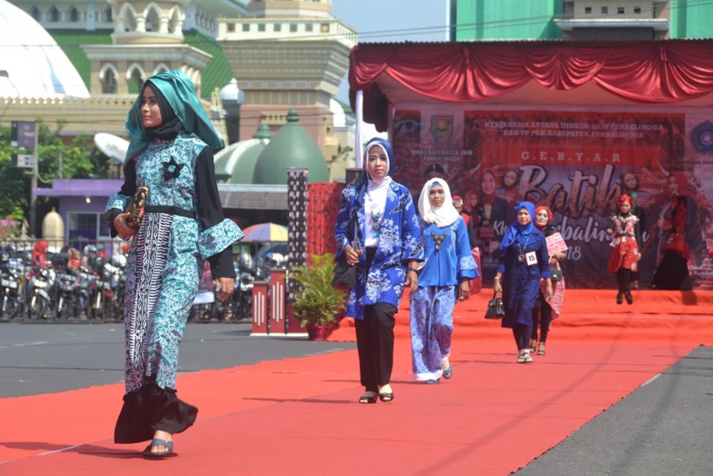 Perlu Ekspansi Kewajiban Seragam Batik