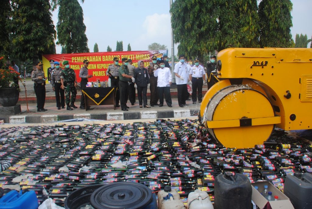 Polres Purbalingga Musnahkan 2729 Botol Miras