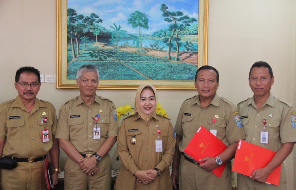 Plt Bupati Serahkan SP Plt Sekretaris DPRD Kab. Purbalingga