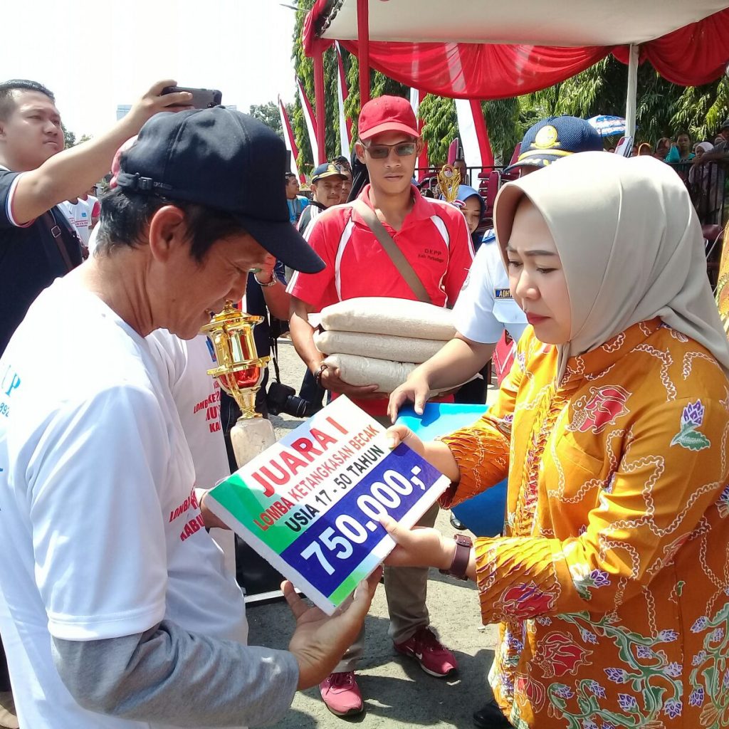 Lomba Ketangkasan Becak Memeriahkan HUT RI ke 73