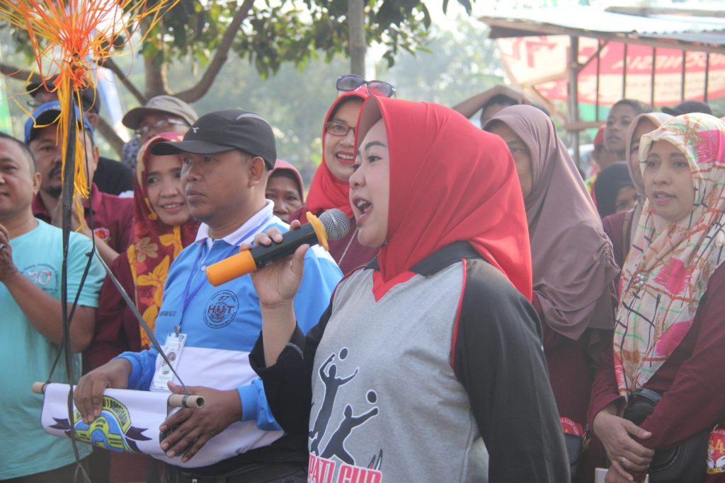 Keluarga Besar SMPN 1 Bobotsari Berbagi Kasih Di HUT Ke 57