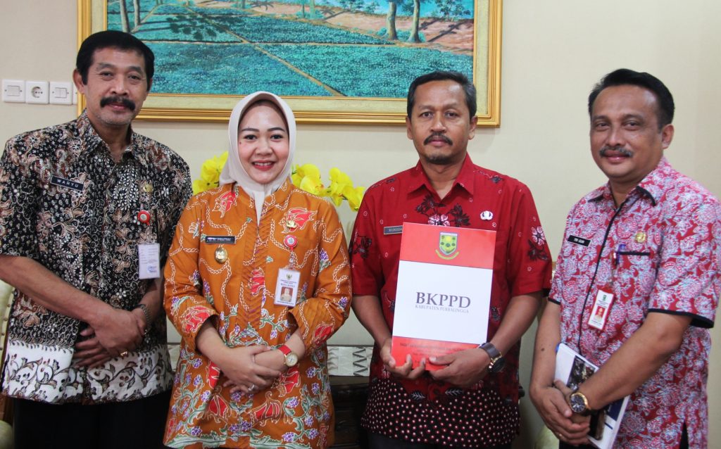 Plt. Bupati Tiwi Serahkan SK Plt. Kepala DPMPTSP Kab. Purbalingga