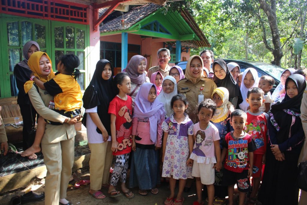 Dikunjungi Plt Bupati, Indah Minta Mainan Masak-Masakan