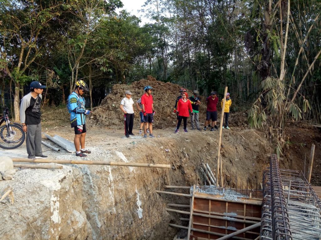 Plt Bupati Nggowes Sambil Cek Proyek