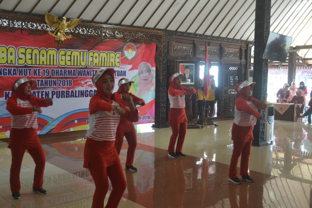 52 Regu Anggota DWP Ikuti Lomba Senam Gemu Famire