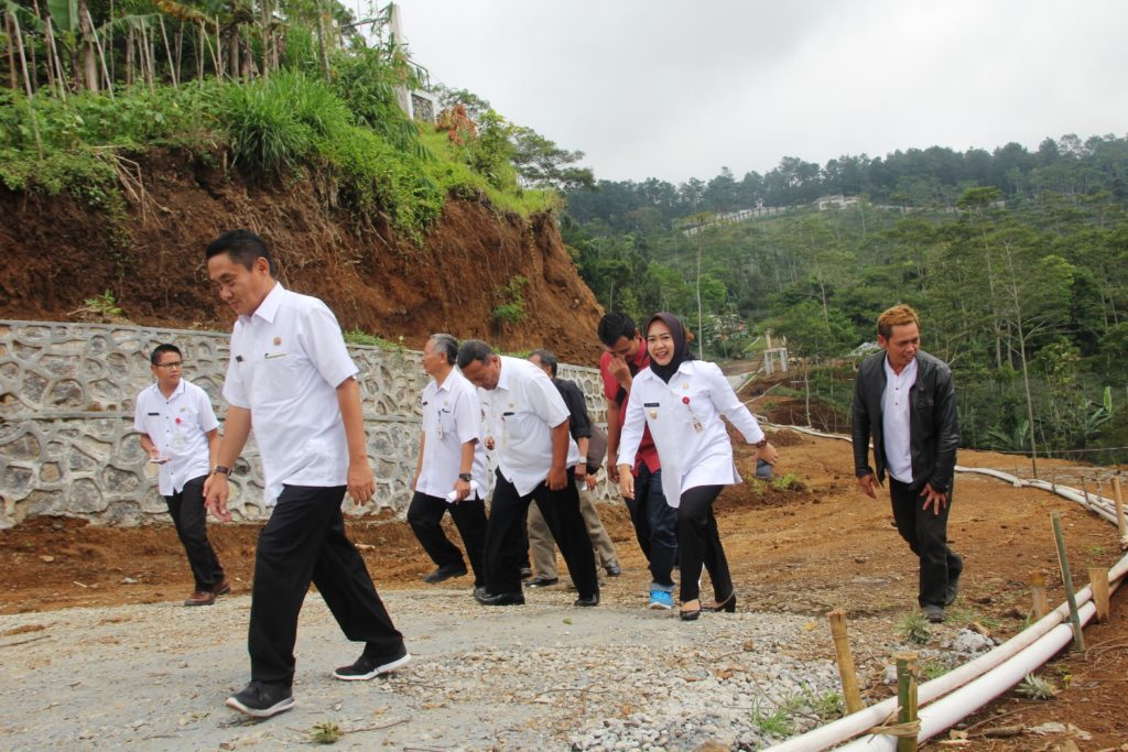 Pantau Proyek, Plt. Bupati Minta Rekanan Penuhi Target