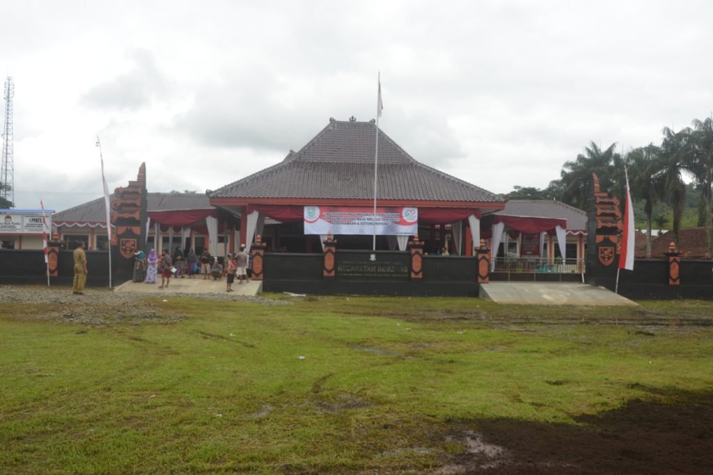 KANTOR KECAMATAN REMBANG TERMEGAH KEDUA DI PURBALINGGA