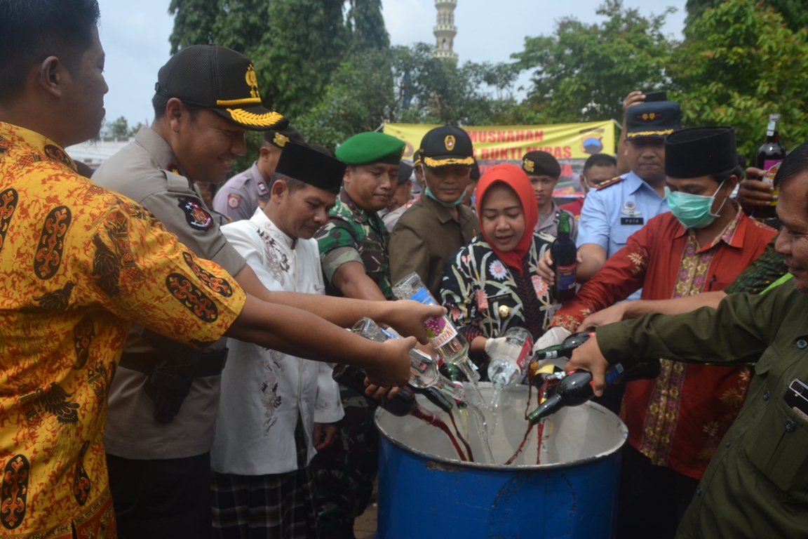 Cegah Pesta Miras Perayaan Tahun Baru, Polres Purbalingga Musnahkan 2600 Botol Miras