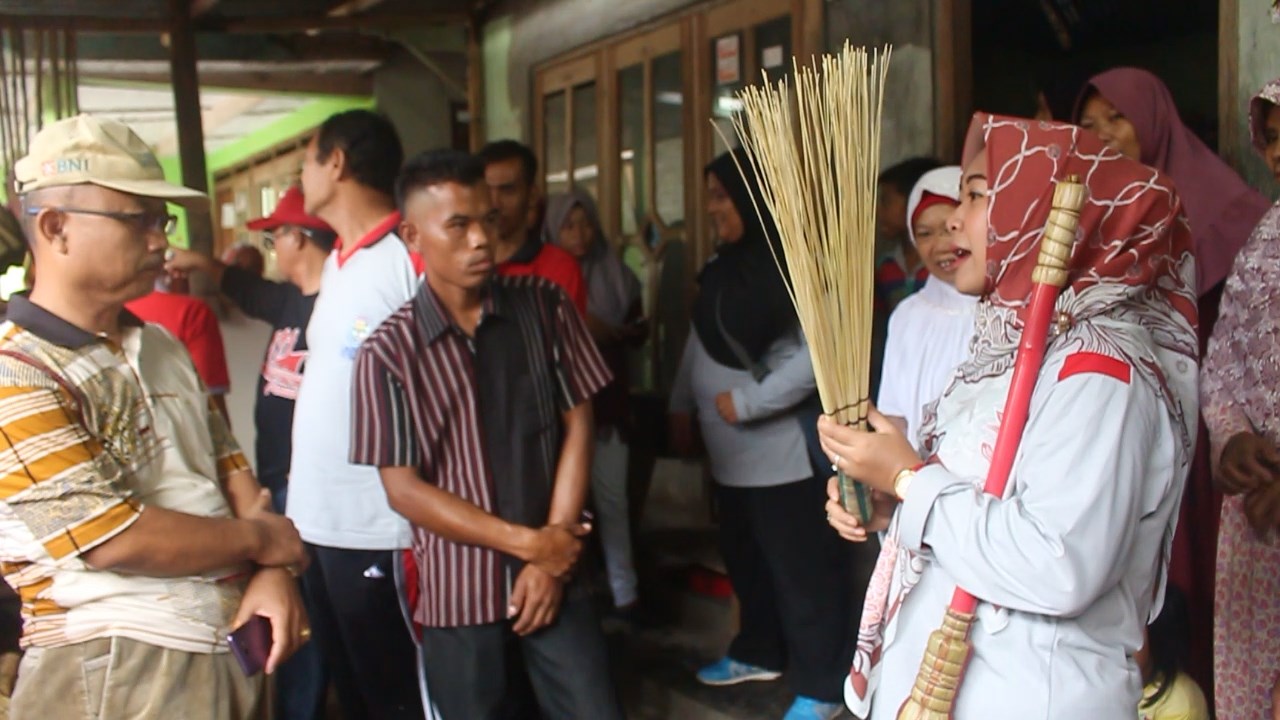 Tilik Desa, Plt Bupati Dorong Pengembangan Usaha Kecil di Desa Candiwulan