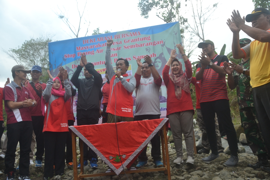 Gotong Royong di Desa Grantung, Dari Rehab RTLH Hingga Bangun Jalan Rabat Beton