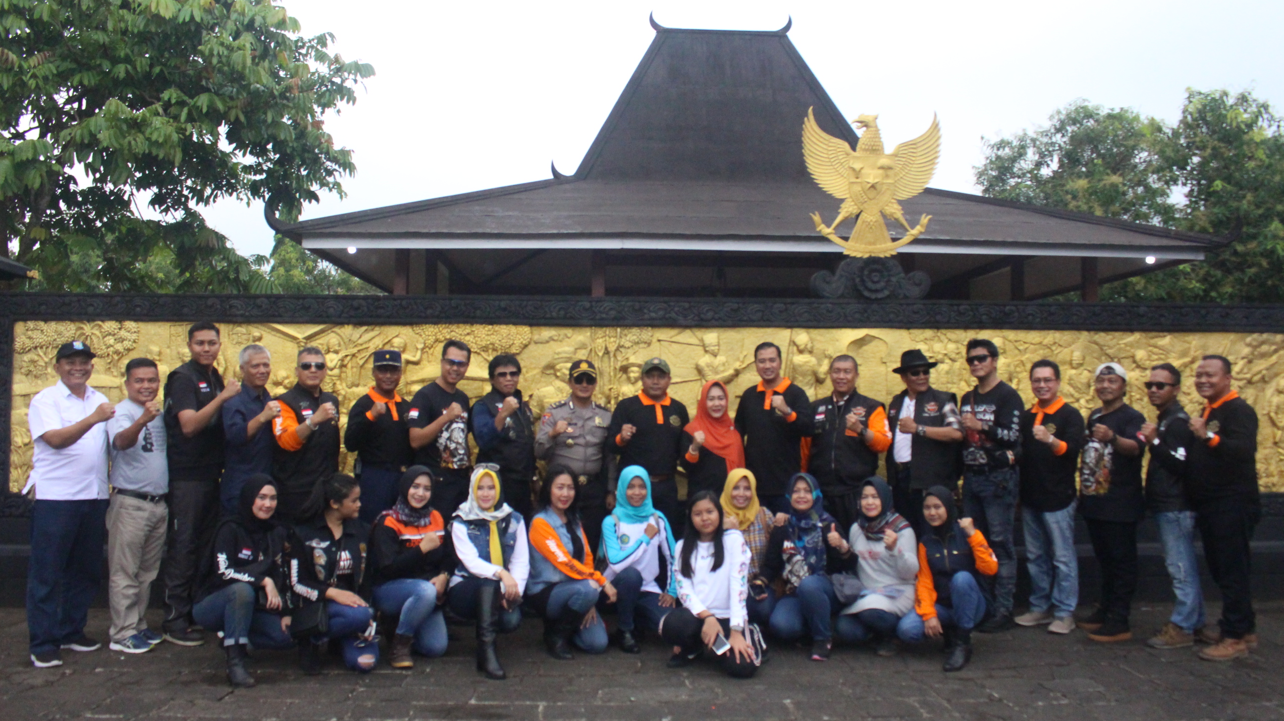 Ratusan Moge dan Komunitas Motor Rolling Thunder Soedirman Tour di Purbalingga