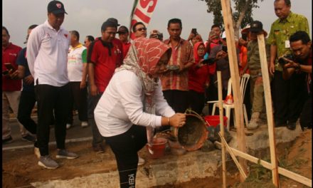 Gebrak Gotong Royong Desa Karangtalun Bangun Talud Lapangan