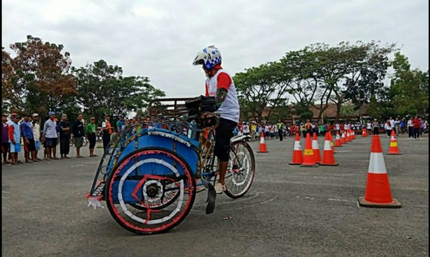 60 ABANG BECAK IKUTI LOMBA KETANGKASAN