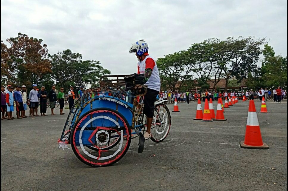 60 ABANG BECAK IKUTI LOMBA KETANGKASAN