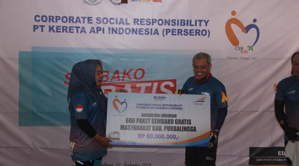 PT KAI Bagikan 600 Paket Sembako Bagi Warga Purbalingga