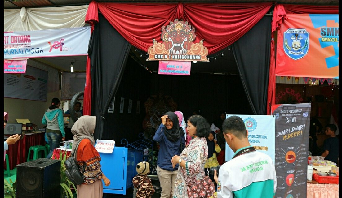 Gerobak Sampah dan Rak Sepatu, Jadi Produk Unggulan SMK N 1 Kaligondang