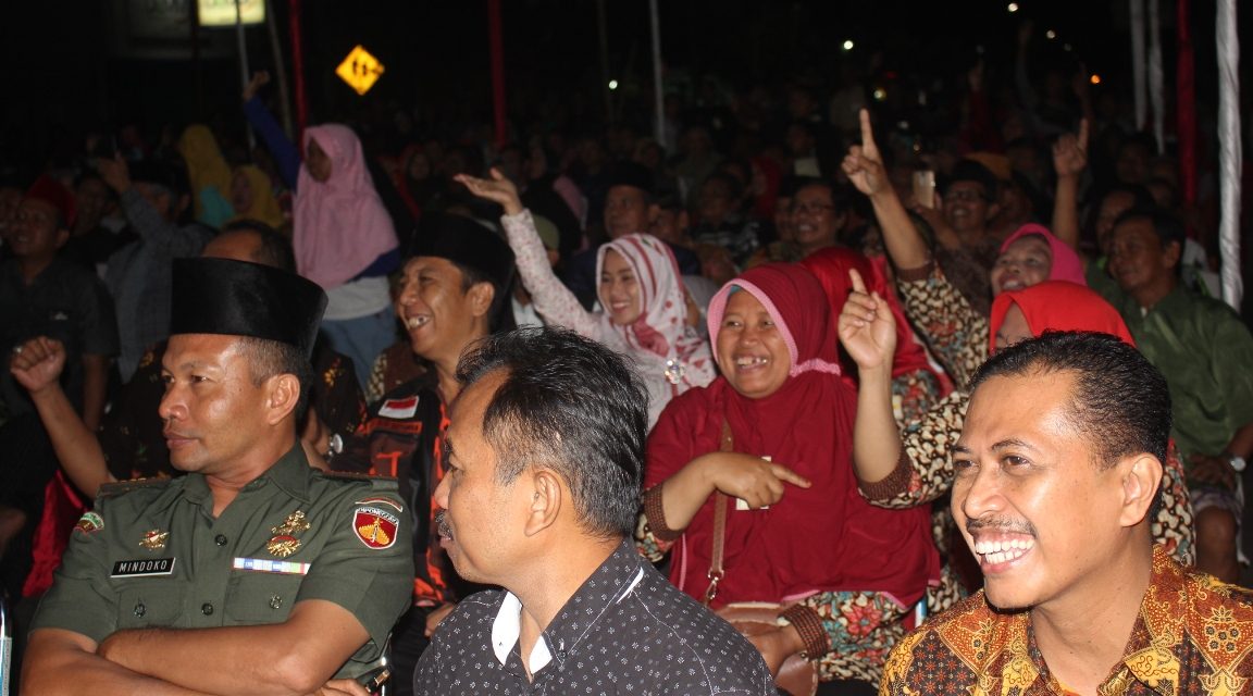 Hadiri Pagelaran Wayang Kulit, Bupati Beri Kuis Berhadiah