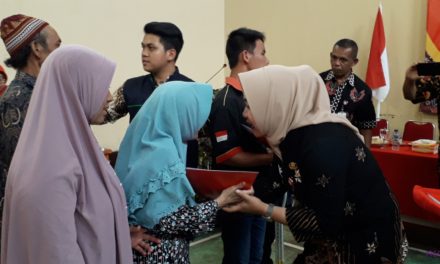 Rastimah, Nenek Tuna Netra Asal Karangjambu Terharu Dapat Bertemu Bupati Tiwi