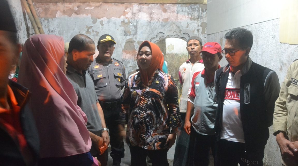 Bupati Kunjungi Korban Kebakaran di Desa Karangjambu