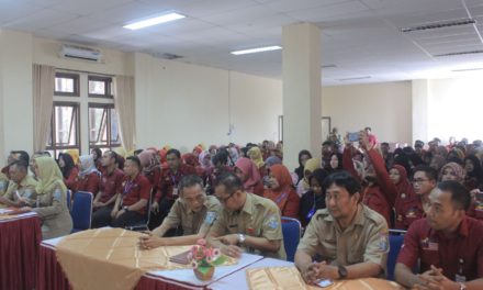 Bupati Tiwi : Pendamping PKH Wajib Entaskan Penerima Manfaat Jadi Keluarga Mandiri dan Sejahtera