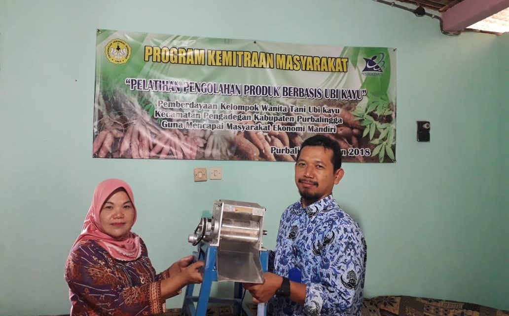 KWT Kenanga Desa Pengaden Dapat Bantuan Alat Pertanian