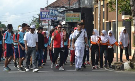 Ketua DPRD Ikut Meriahkan Jalan Sehat HUT SMP 3 Purbalingga