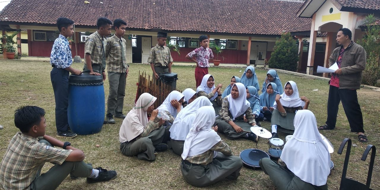 Katasapa Tularkan Virus Teater dan Sastra