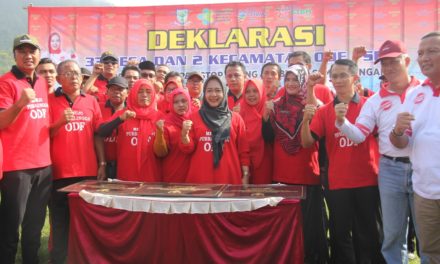 Bupati Tiwi Gotong Royong Buat Jalan Usaha Tani