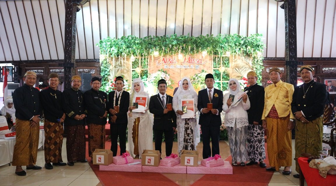 Nikah Massal, Mahroji dan Hadirah Jadi Pasangan Pengantin Tertua