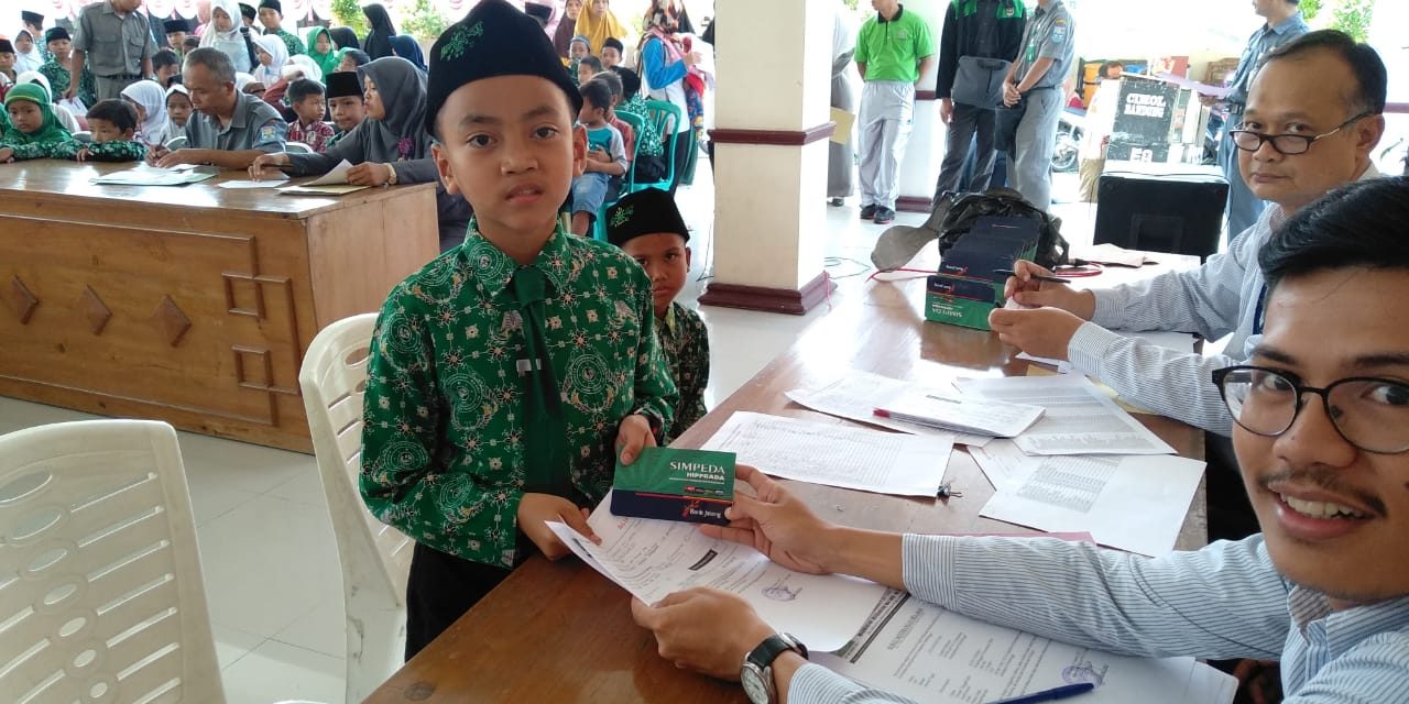 320 Anak Terima Bantuan Biaya Pendidikan AUSTS