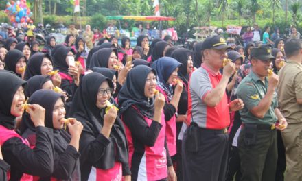 Bupati Makan Buah Pisang Bersama