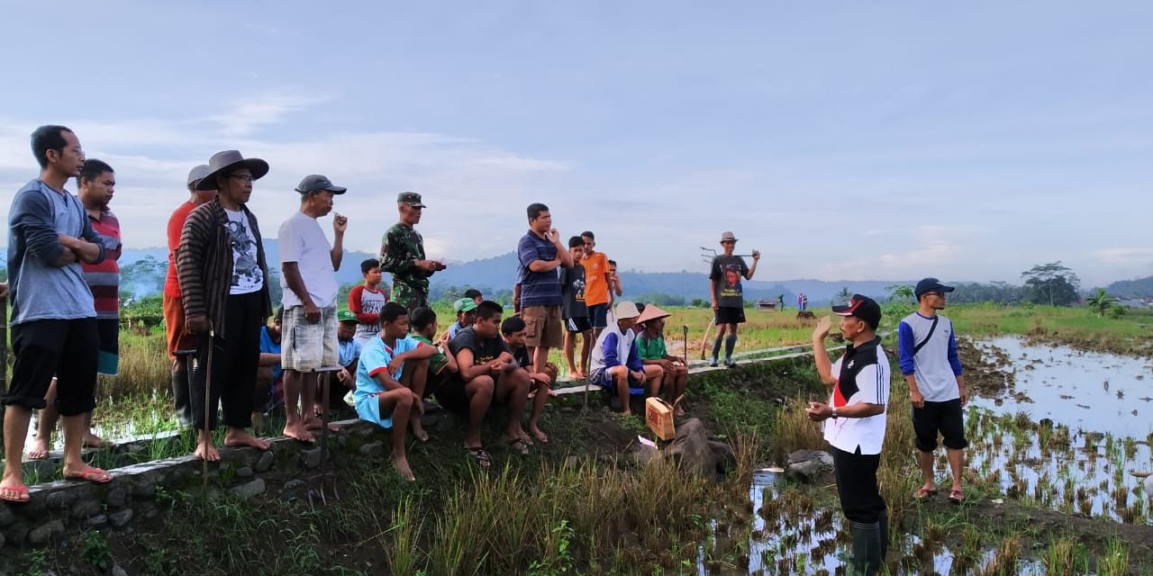 Warga Desa Tajug Gropyokan Basmi Hama Tikus