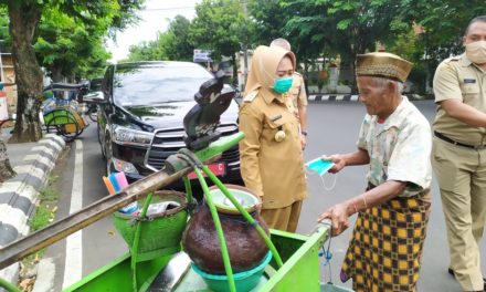 Masker Eceran Di Pedagang Kaki Lima Dijual Rp 10 Ribu