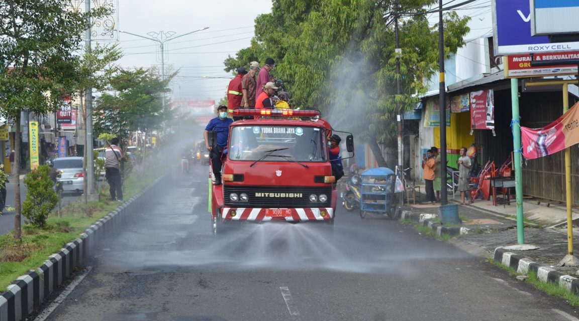 Semprot Desinfektan di Jalan Protokol Hingga Pembagian Masker dan Hand Sanitizer