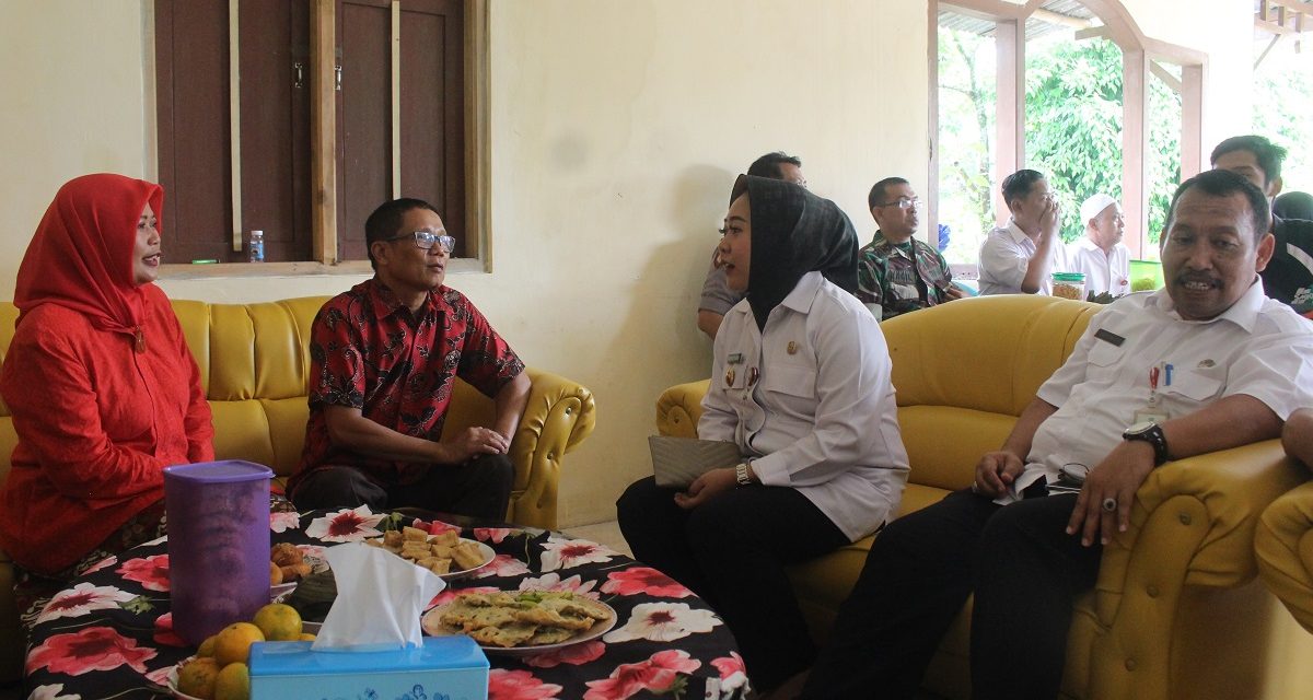 Roadshow Pilkades Serentak, Bupati Tiwi Ajak Cakades Jaga Kondusifitas