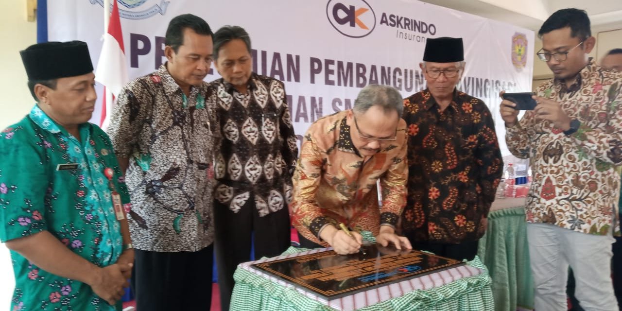 Direktur Keuangan Askrindo Resmikan Pavingisasi SMP 3 Purbalingga