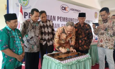 Direktur Keuangan Askrindo Resmikan Pavingisasi SMP 3 Purbalingga