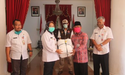 Perkumpulan Masyarakat Thionghoa Bantu 500 APD dan 10.000 Masker